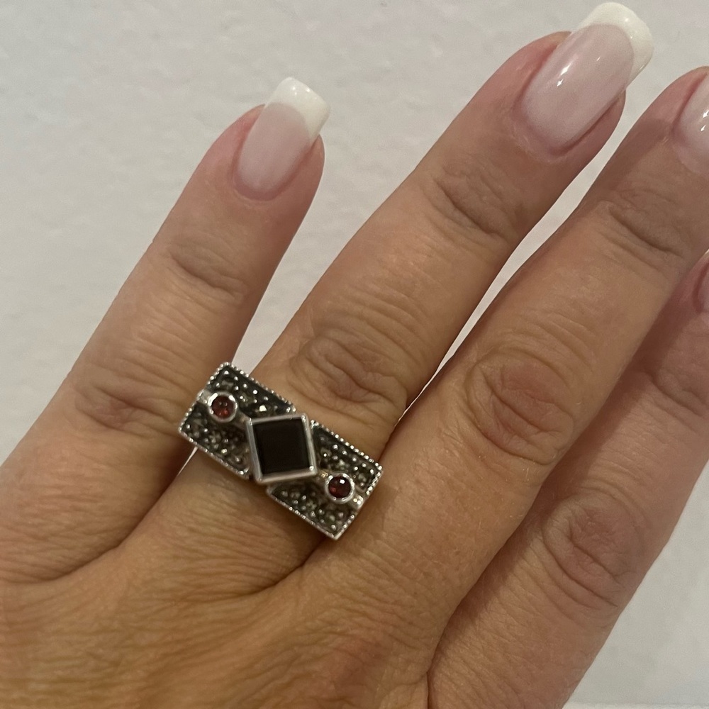 VINTAGE Judith Jack Sterling Silver Onyx and Garnet Marcasite sterling ring 6